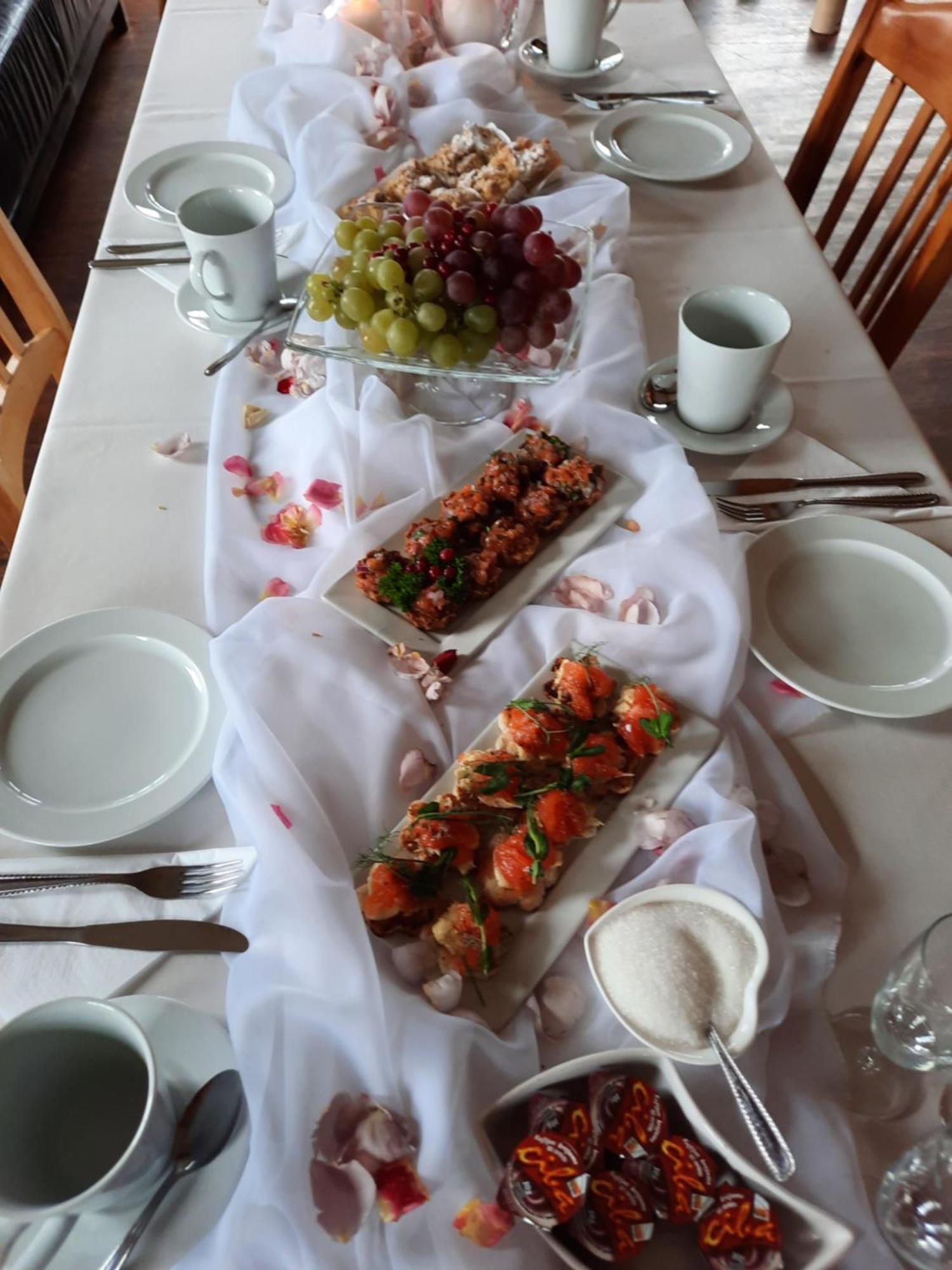 Jaun-Ievinas Hotel Rauna Kültér fotó