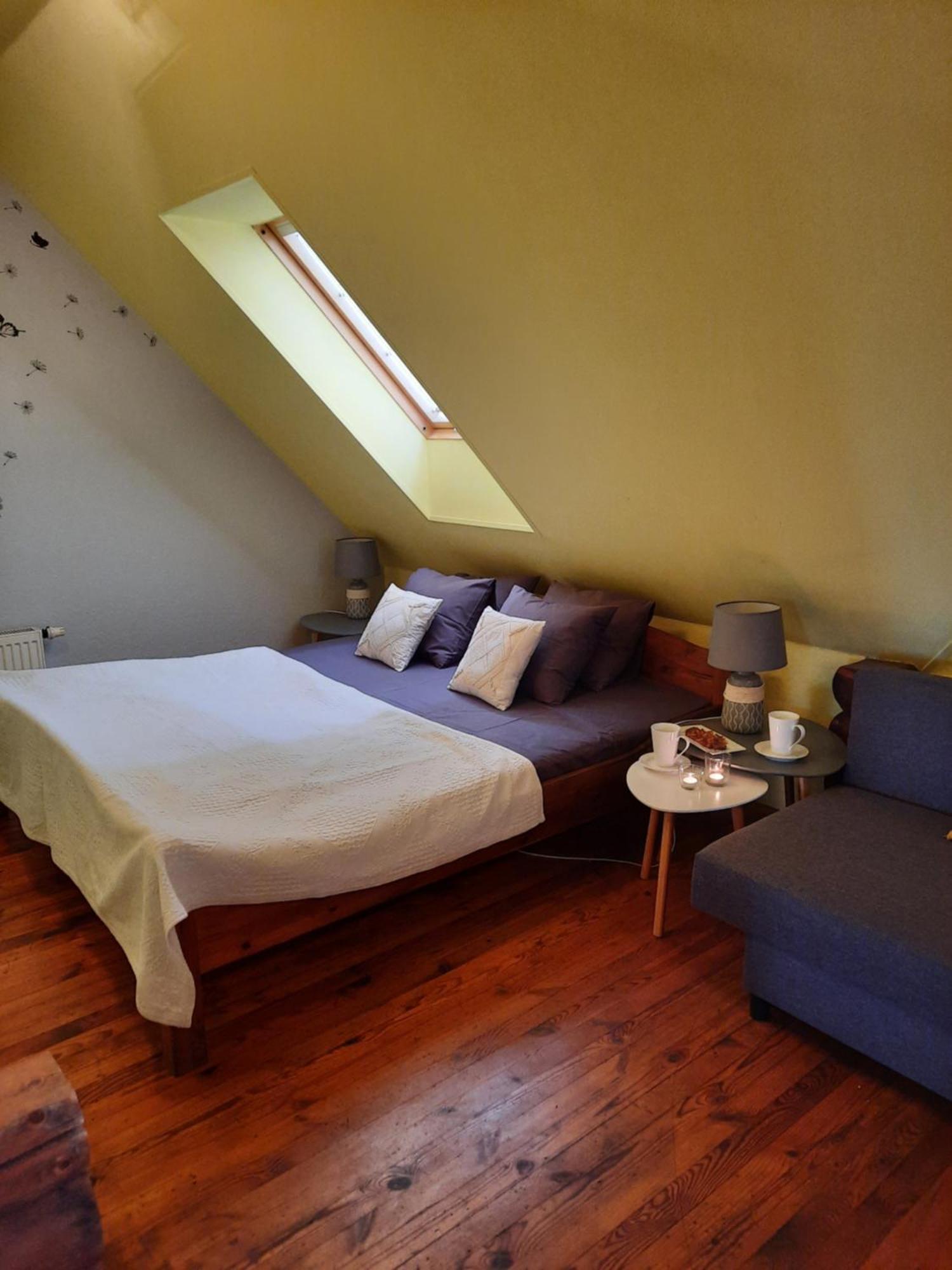 Jaun-Ievinas Hotel Rauna Kültér fotó