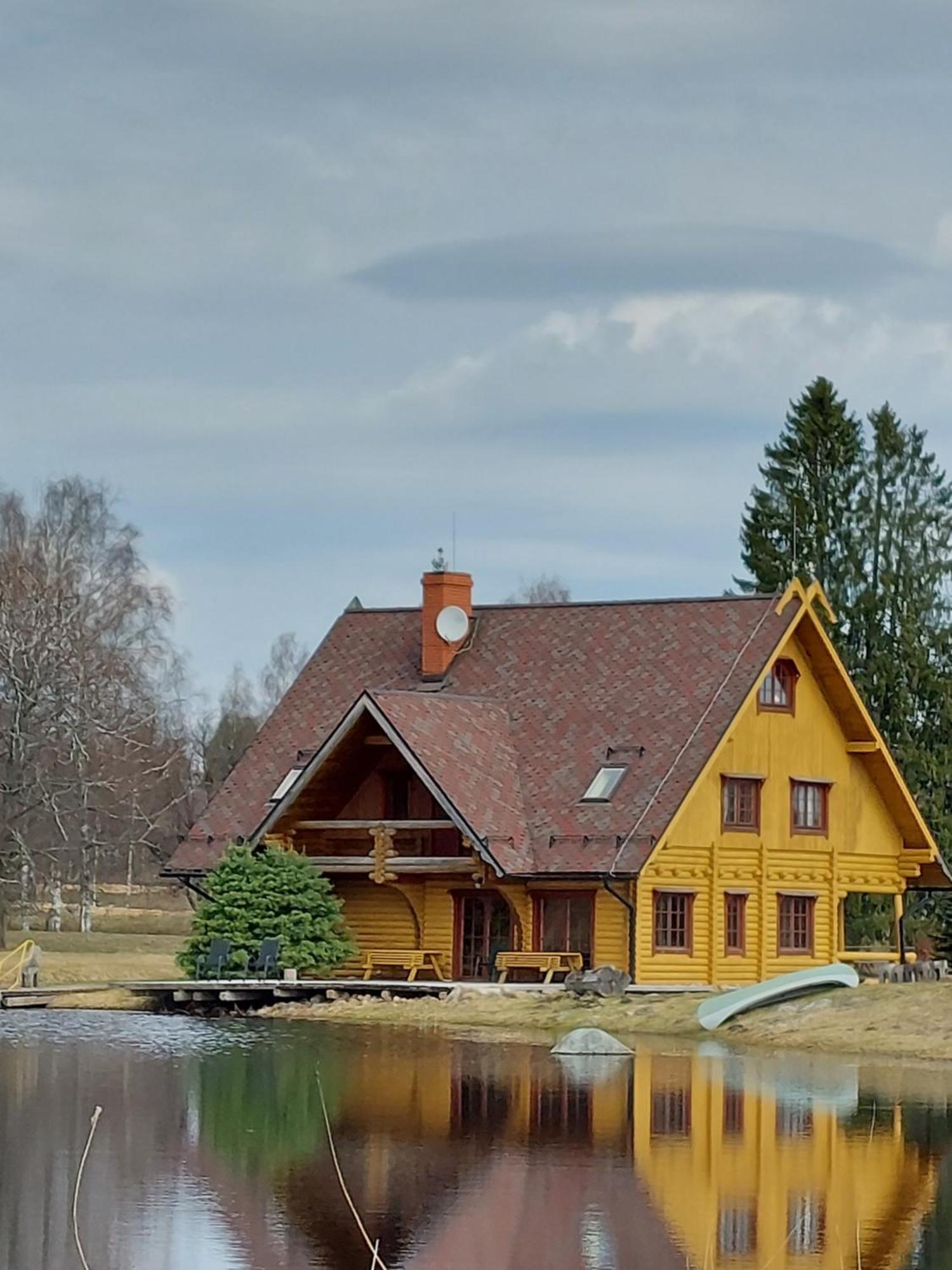 Jaun-Ievinas Hotel Rauna Kültér fotó