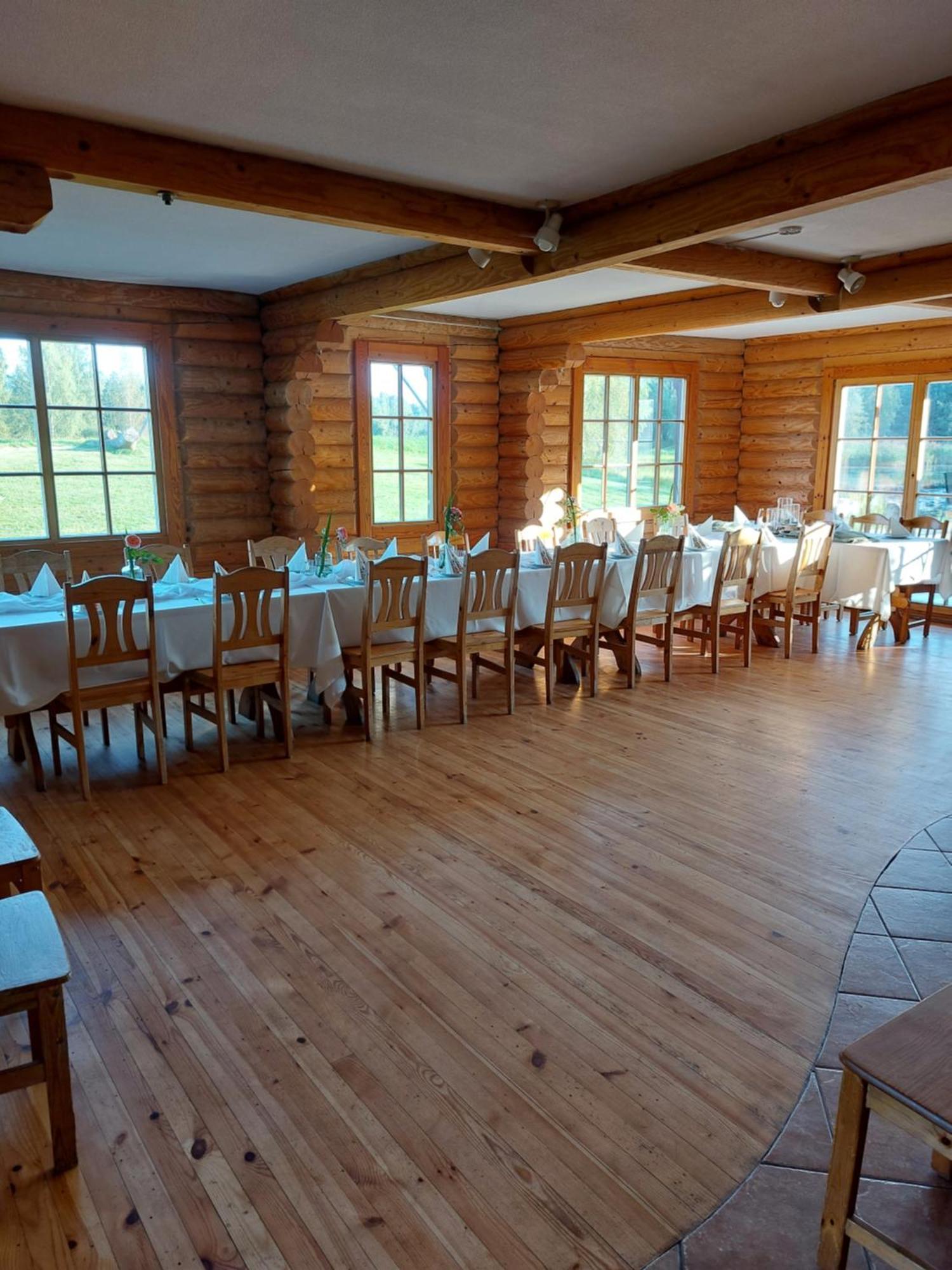 Jaun-Ievinas Hotel Rauna Kültér fotó