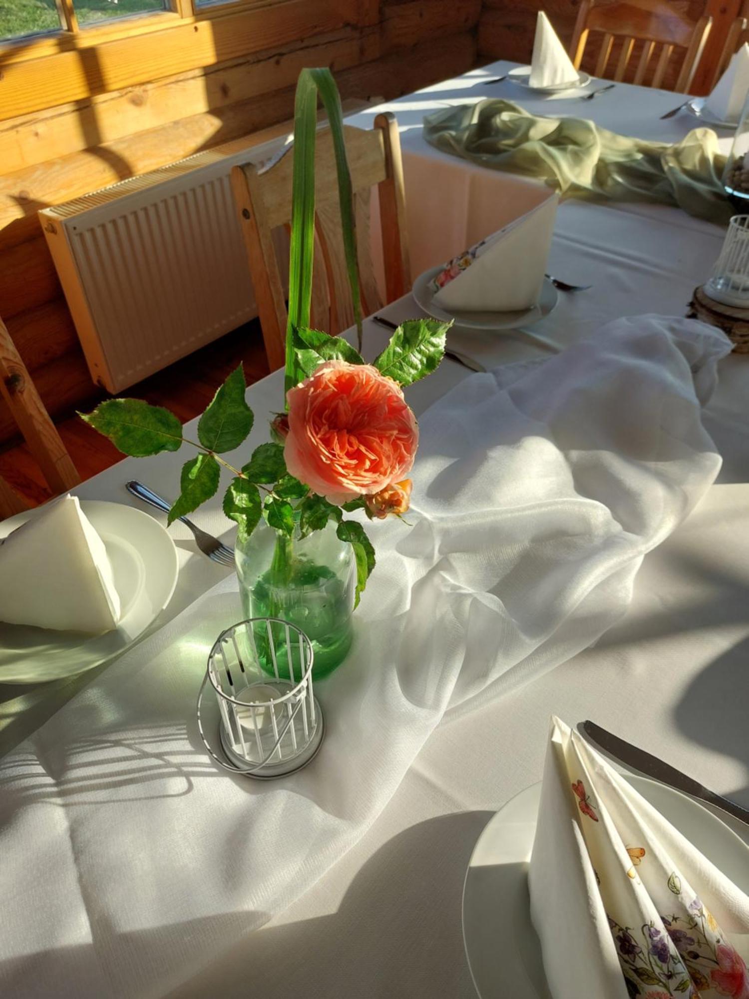Jaun-Ievinas Hotel Rauna Kültér fotó