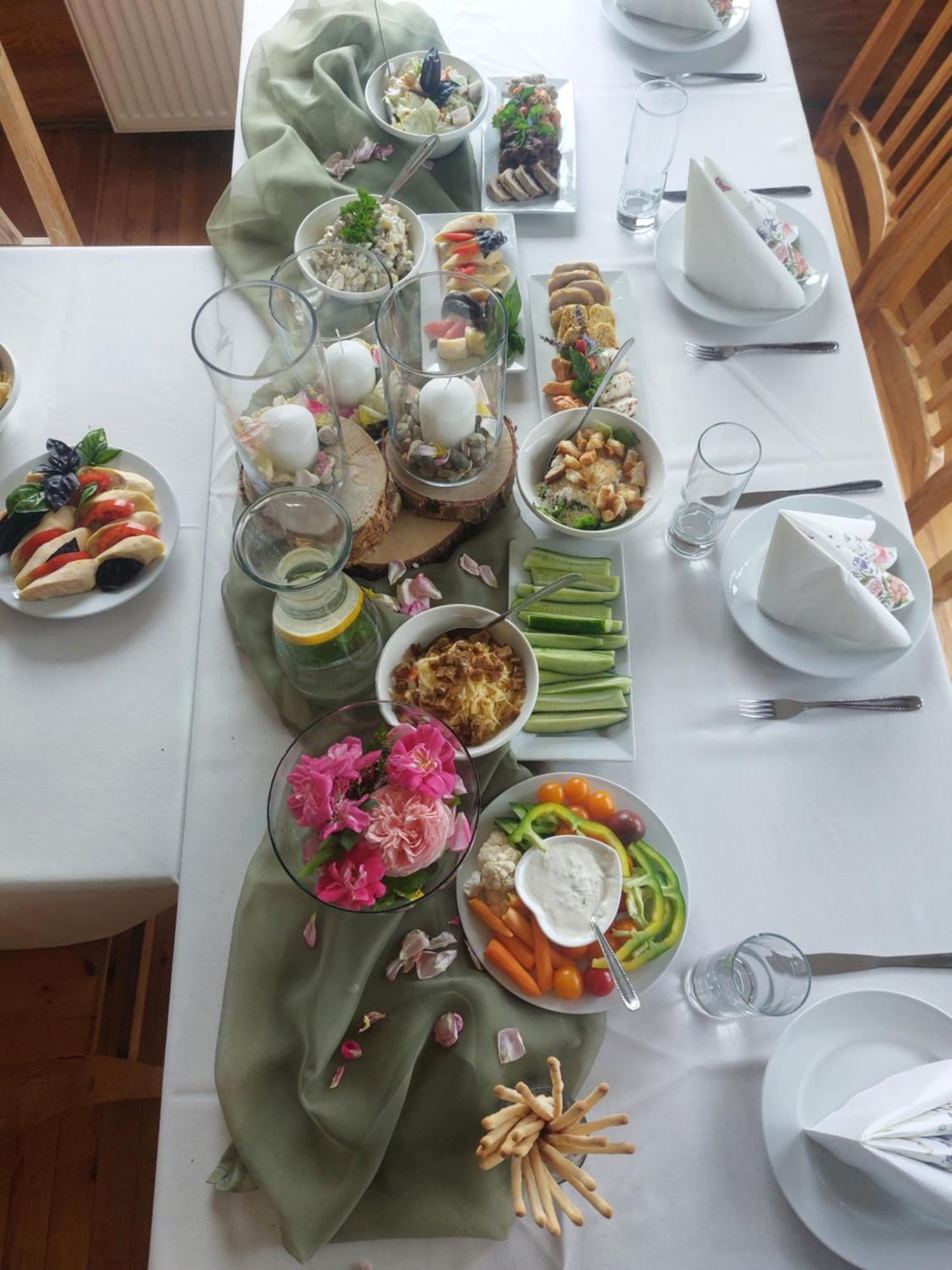 Jaun-Ievinas Hotel Rauna Kültér fotó