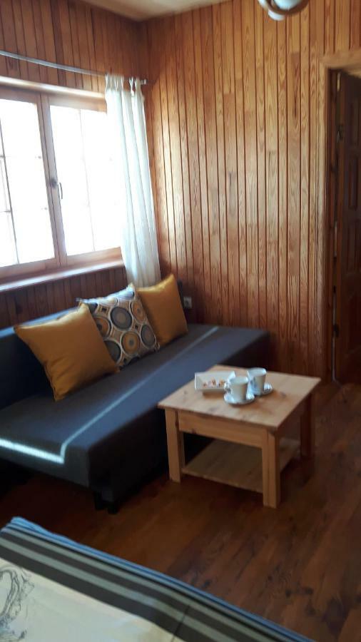 Jaun-Ievinas Hotel Rauna Kültér fotó